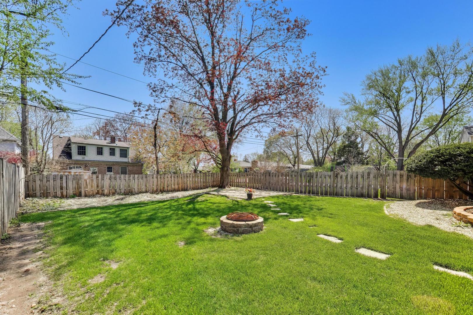 745 S CHESTNUT Avenue, Arlington Heights, IL 60005