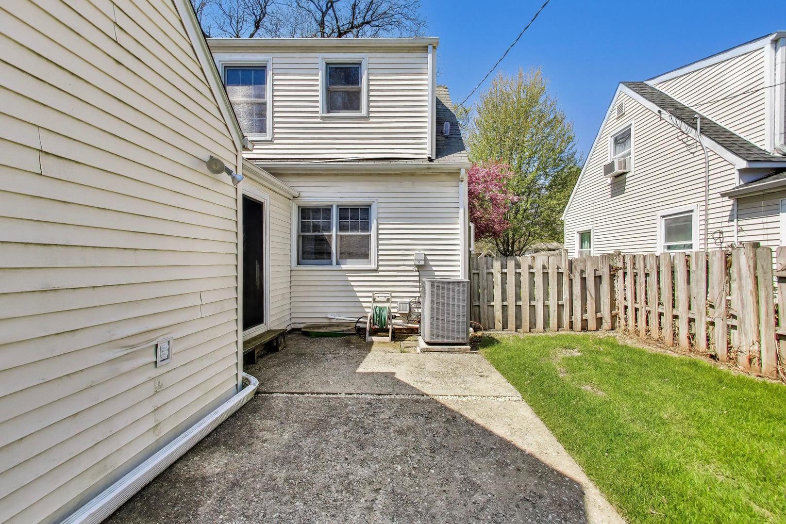 745 S CHESTNUT Avenue, Arlington Heights, IL 60005