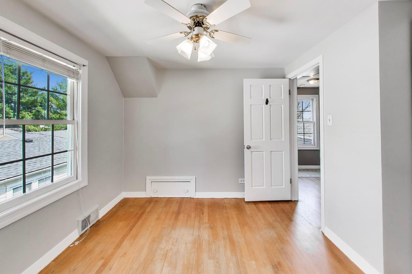 745 S CHESTNUT Avenue, Arlington Heights, IL 60005