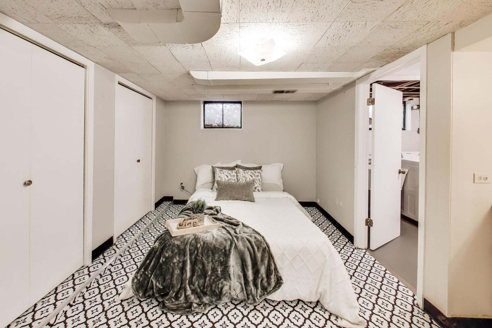 745 S CHESTNUT Avenue, Arlington Heights, IL 60005