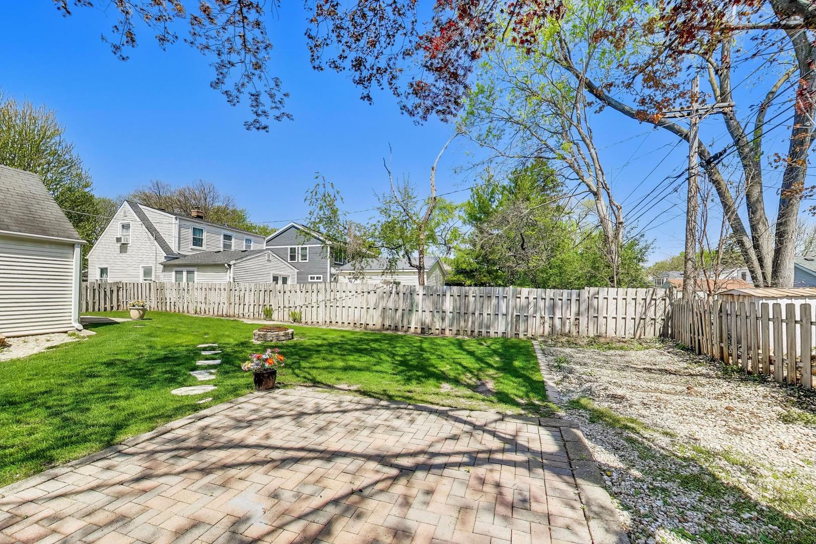 745 S CHESTNUT Avenue, Arlington Heights, IL 60005