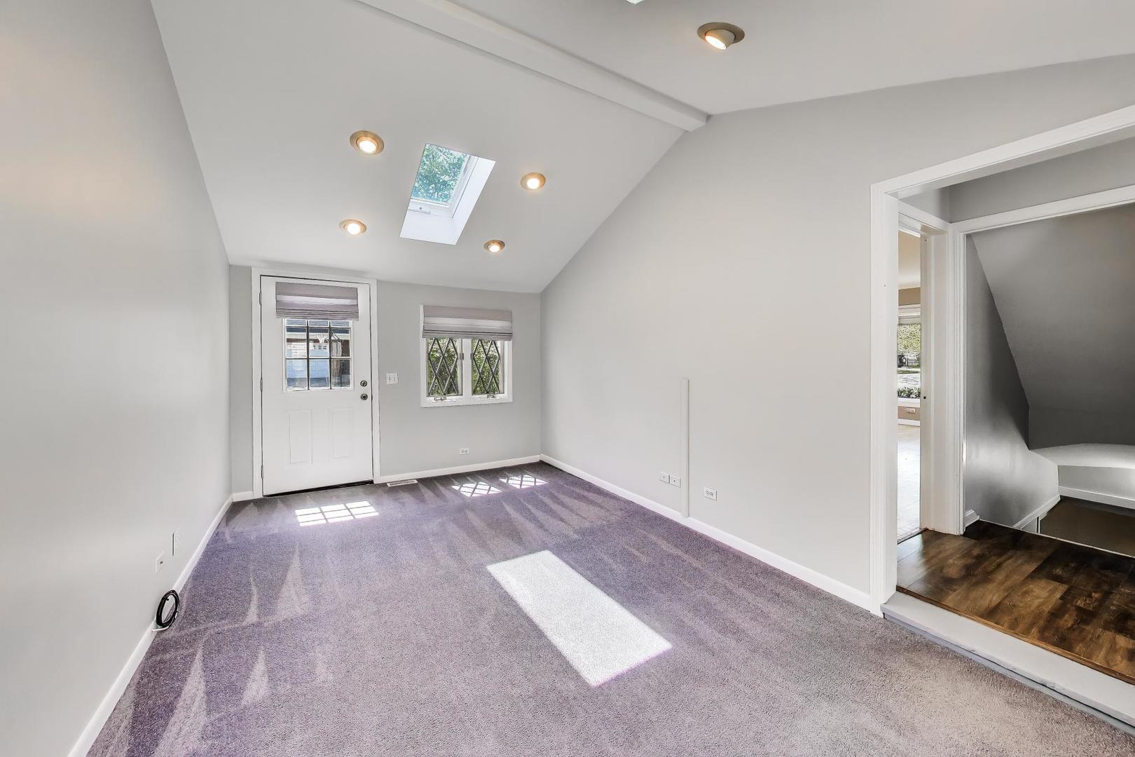 745 S CHESTNUT Avenue, Arlington Heights, IL 60005