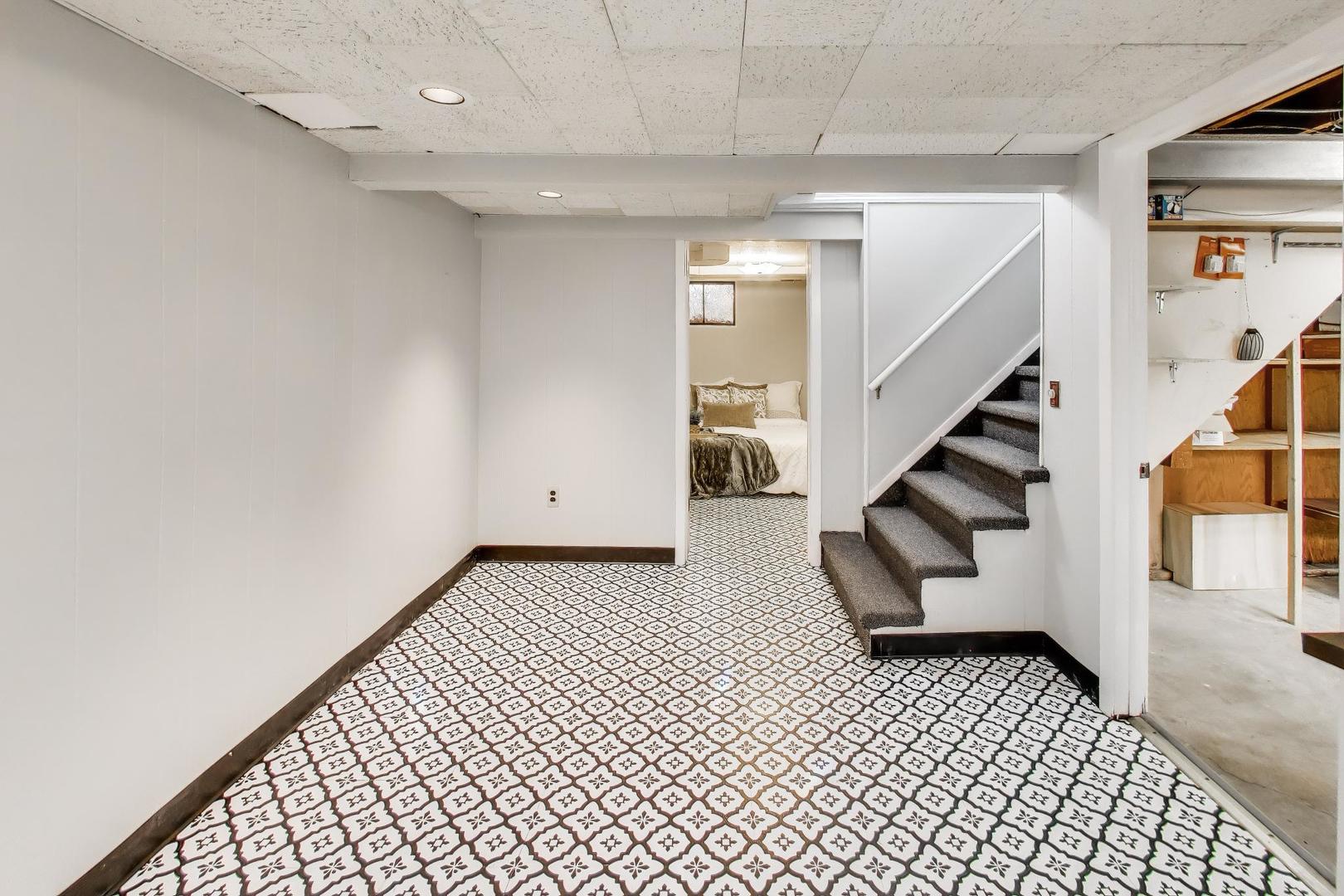 745 S CHESTNUT Avenue, Arlington Heights, IL 60005