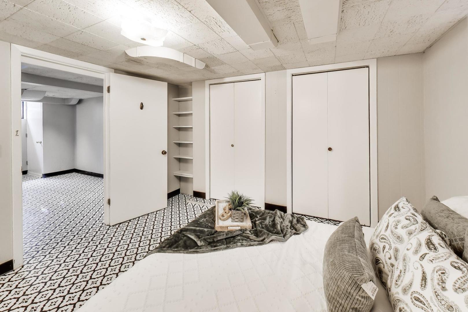 745 S CHESTNUT Avenue, Arlington Heights, IL 60005