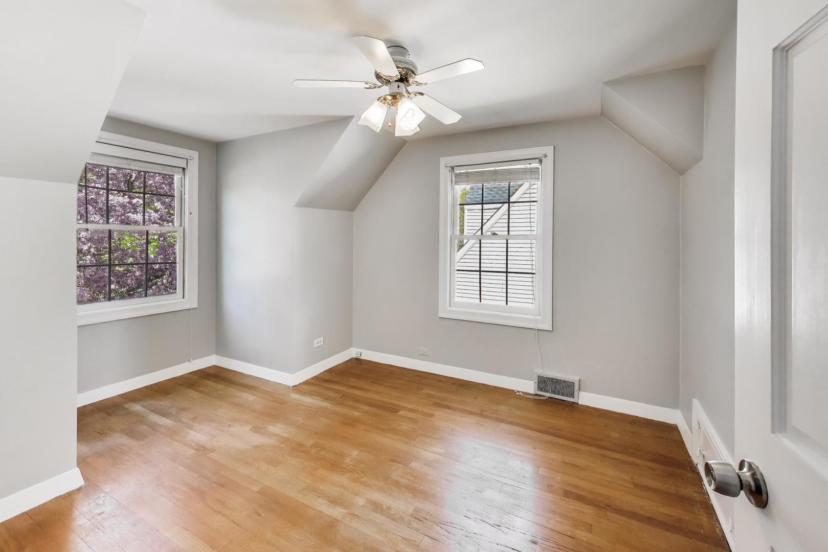 745 S CHESTNUT Avenue, Arlington Heights, IL 60005