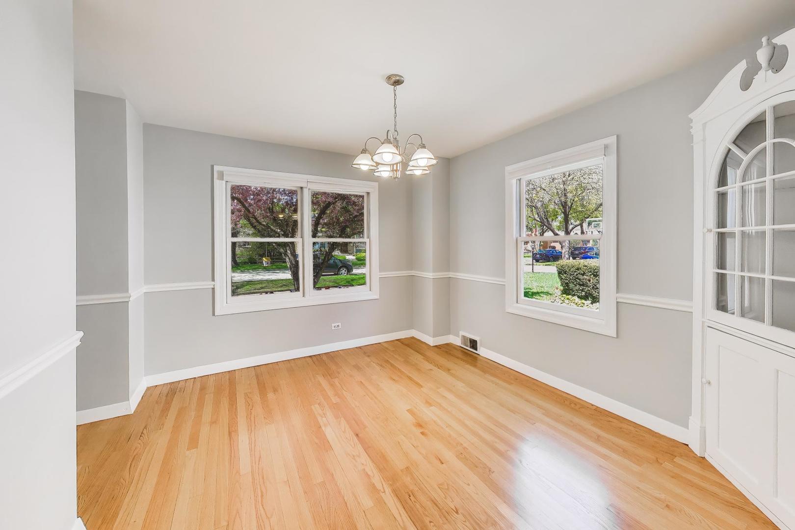 745 S CHESTNUT Avenue, Arlington Heights, IL 60005