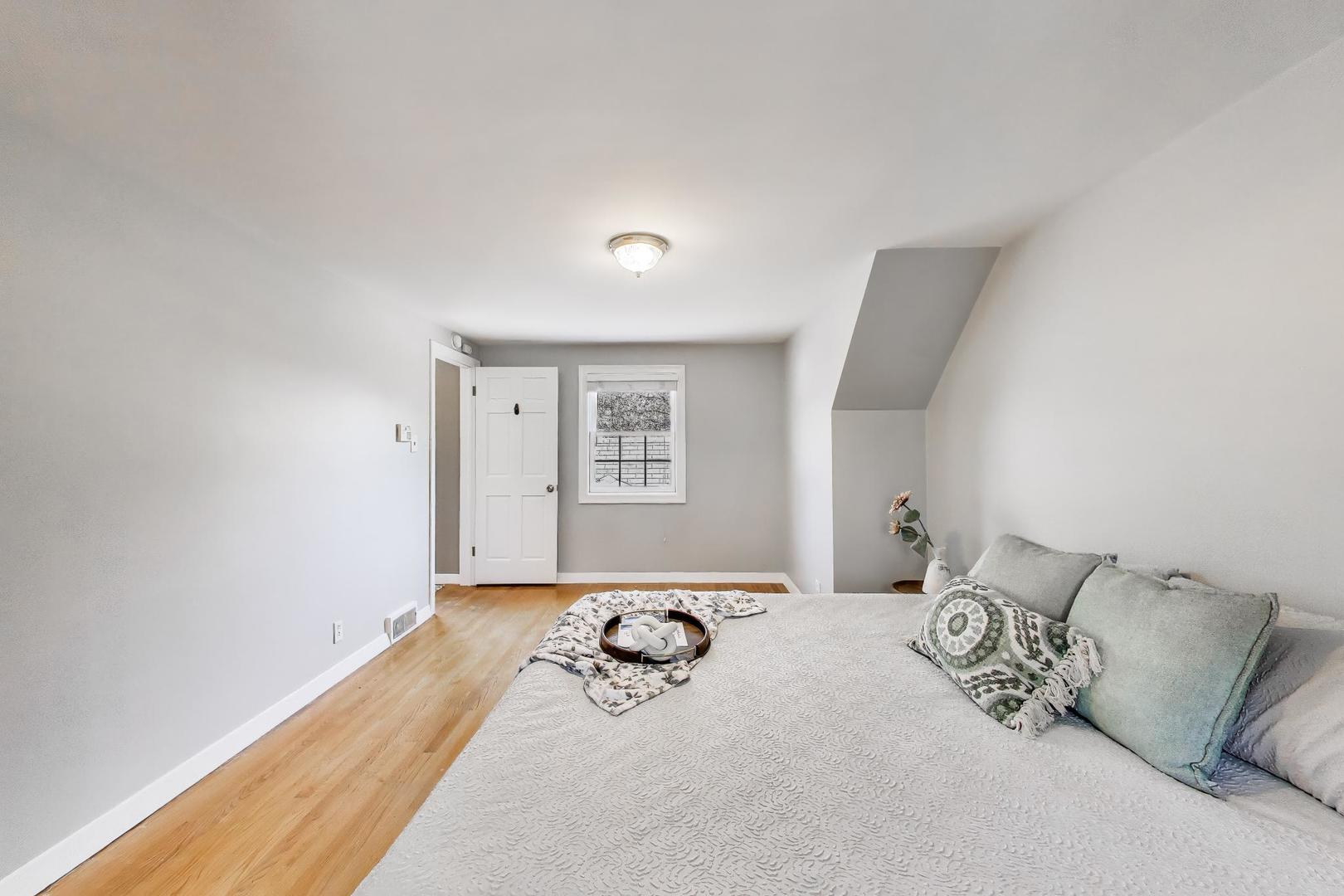 745 S CHESTNUT Avenue, Arlington Heights, IL 60005