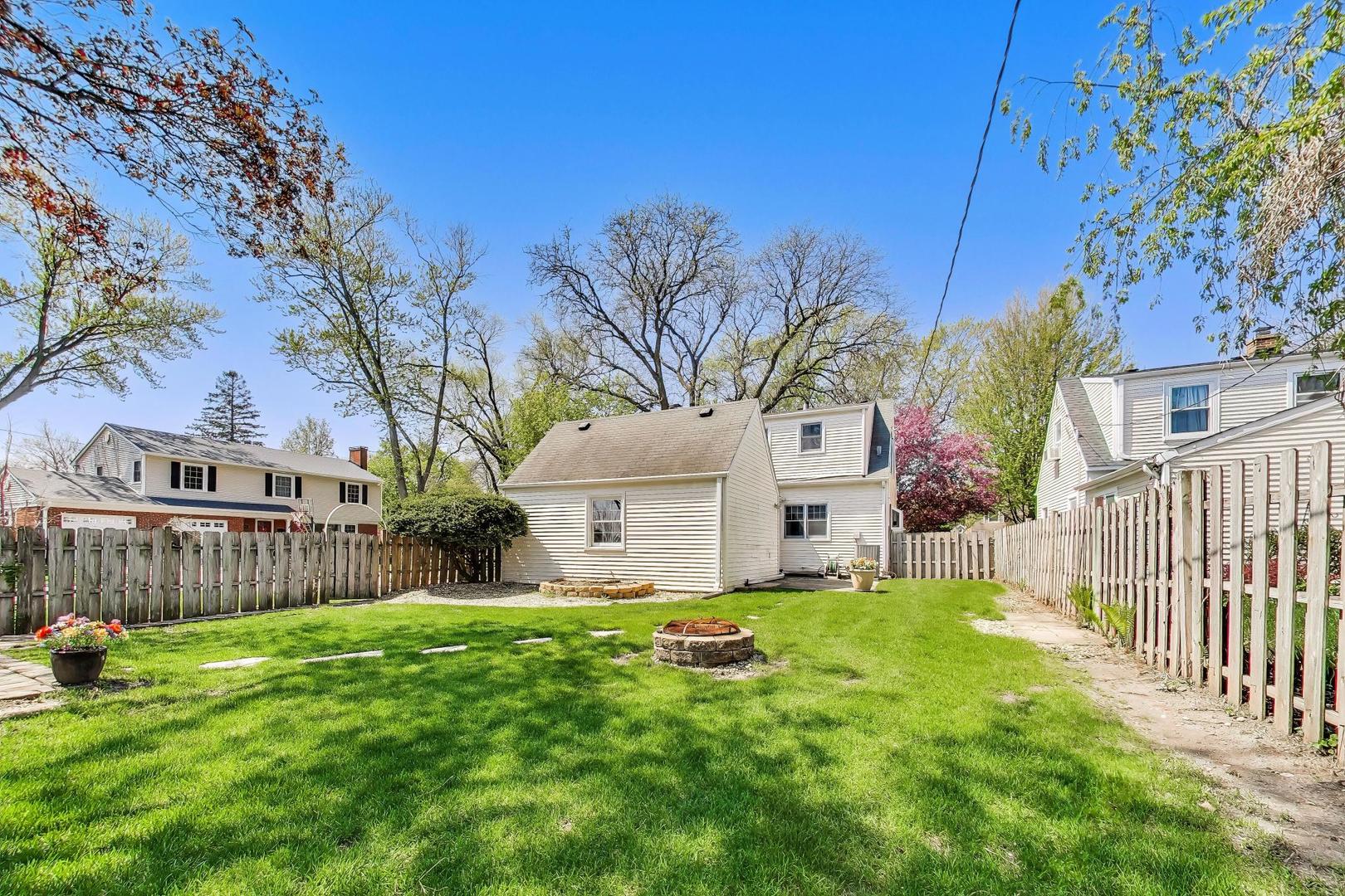 745 S CHESTNUT Avenue, Arlington Heights, IL 60005