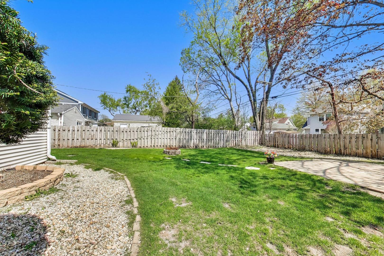 745 S CHESTNUT Avenue, Arlington Heights, IL 60005