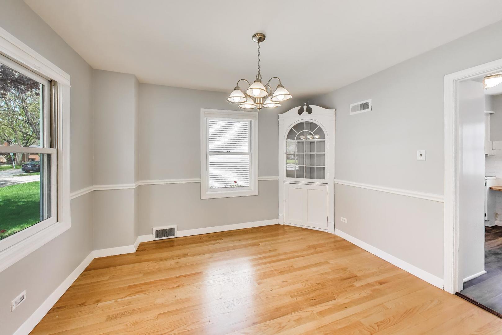 745 S CHESTNUT Avenue, Arlington Heights, IL 60005