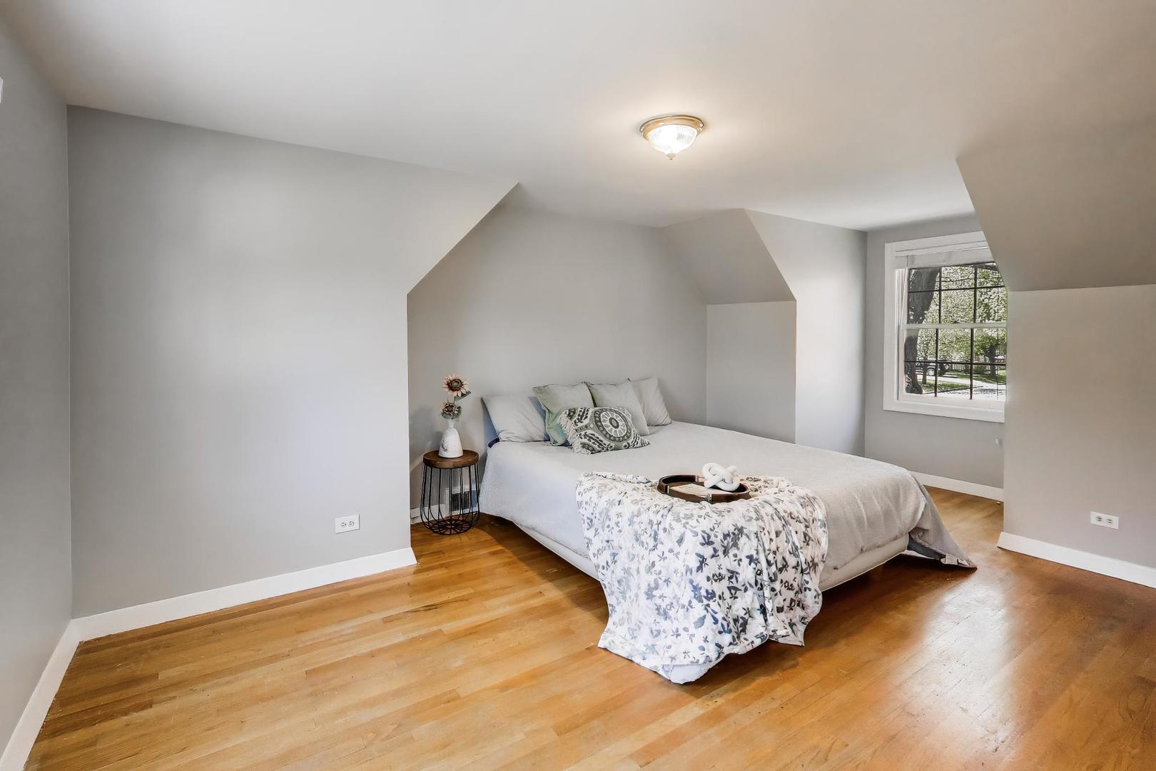 745 S CHESTNUT Avenue, Arlington Heights, IL 60005