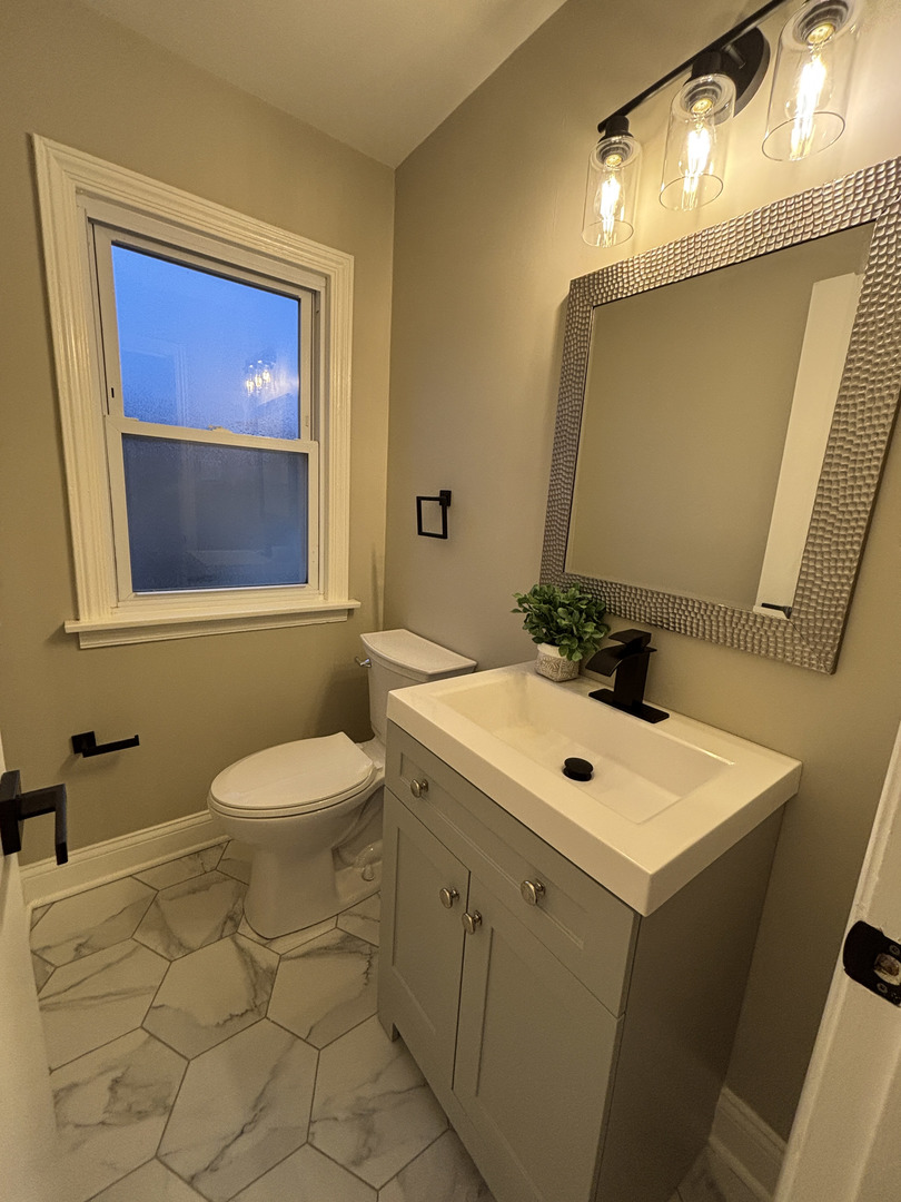 8943 S Ridgeland Avenue, Chicago, IL 60617