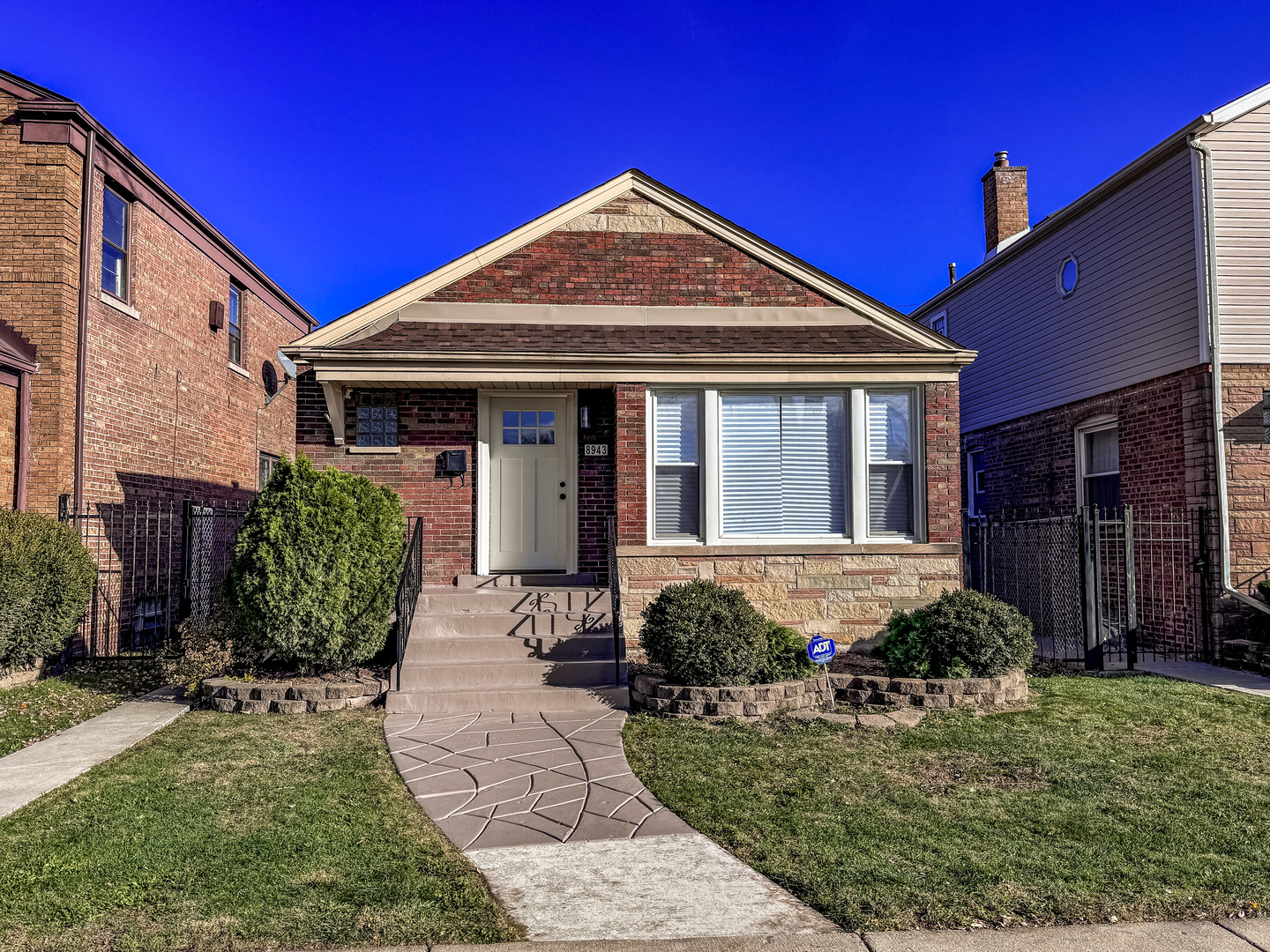 8943 S Ridgeland Avenue, Chicago, IL 60617