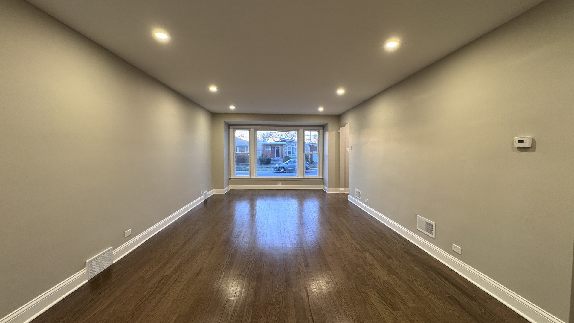 8943 S Ridgeland Avenue, Chicago, IL 60617