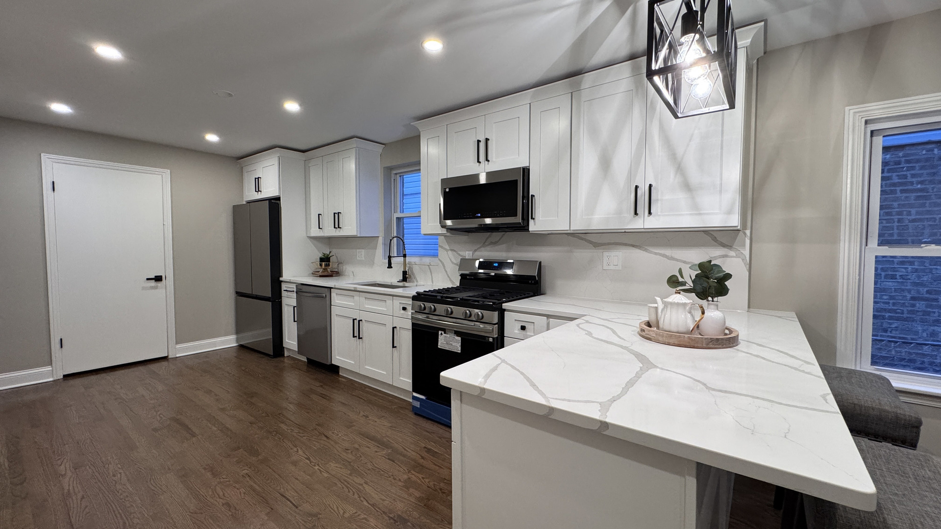 8943 S Ridgeland Avenue, Chicago, IL 60617