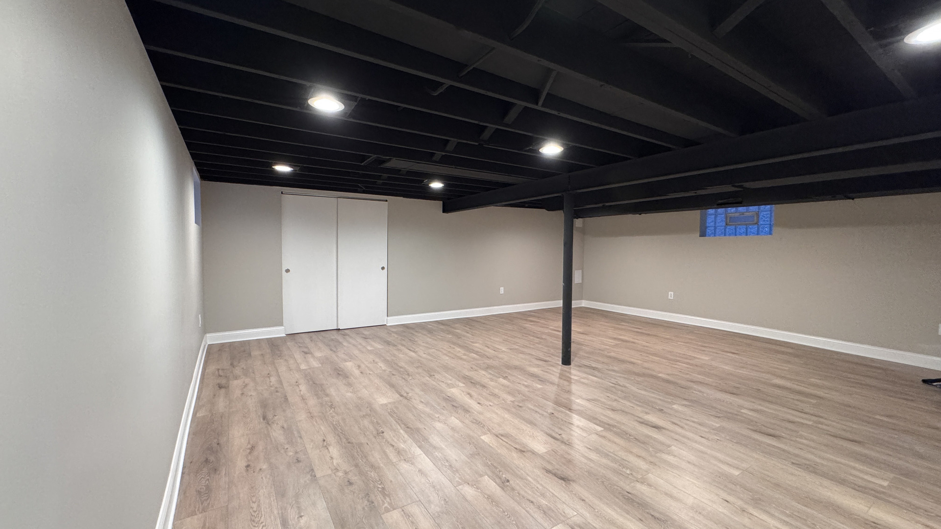 8943 S Ridgeland Avenue, Chicago, IL 60617