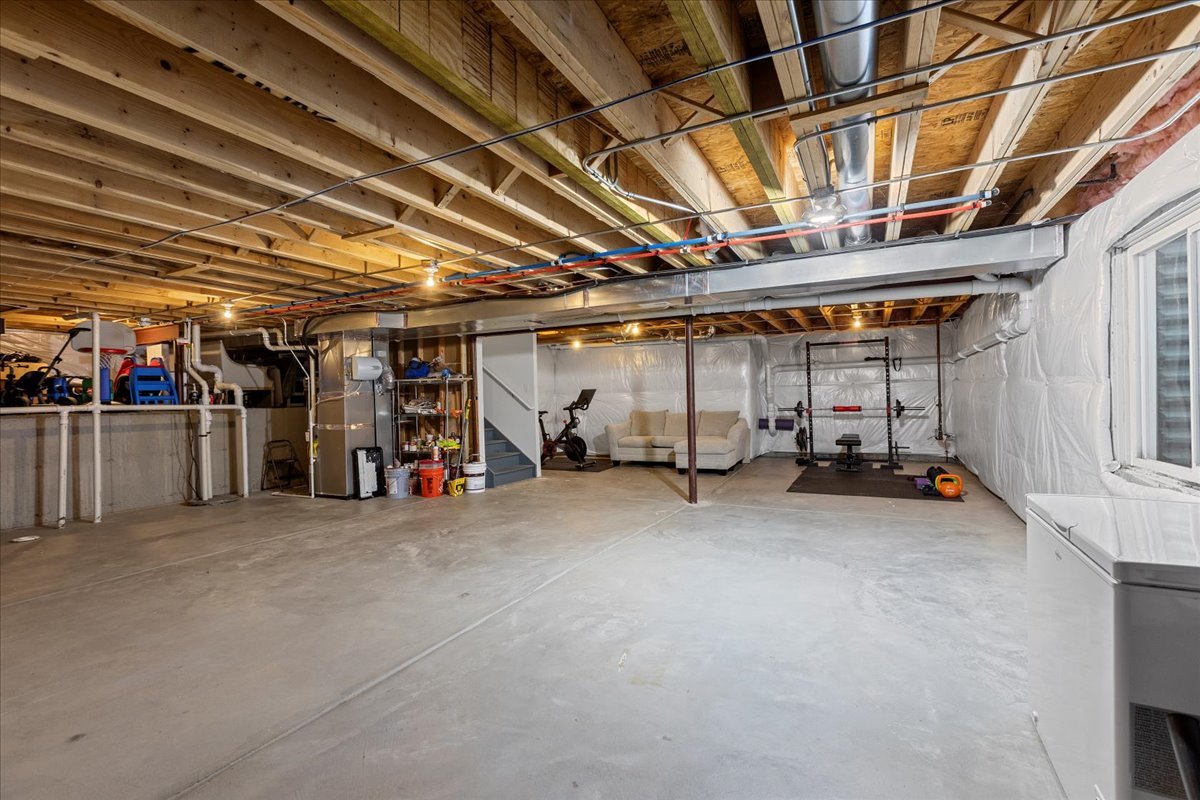 1069 Ardmoor Drive, Crystal Lake, IL 60012