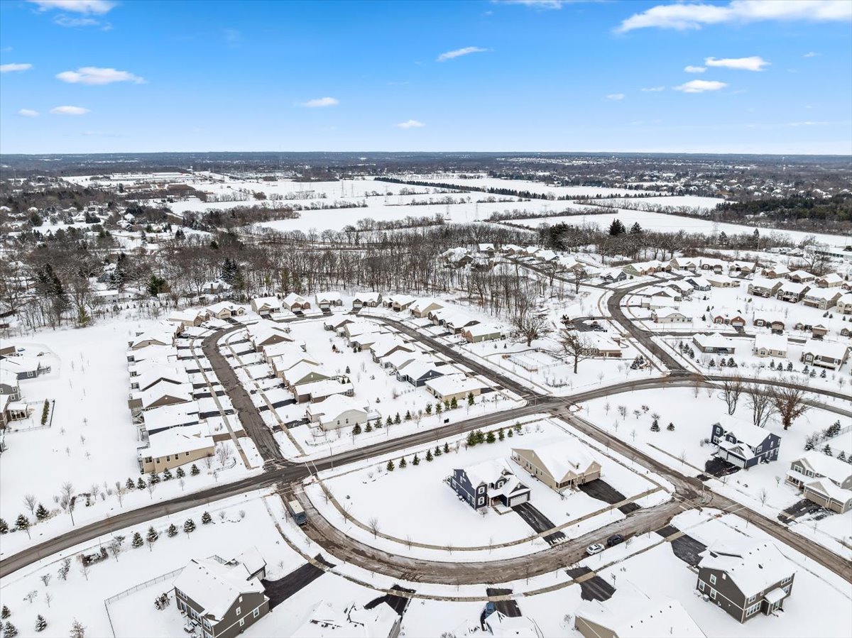 1069 Ardmoor Drive, Crystal Lake, IL 60012