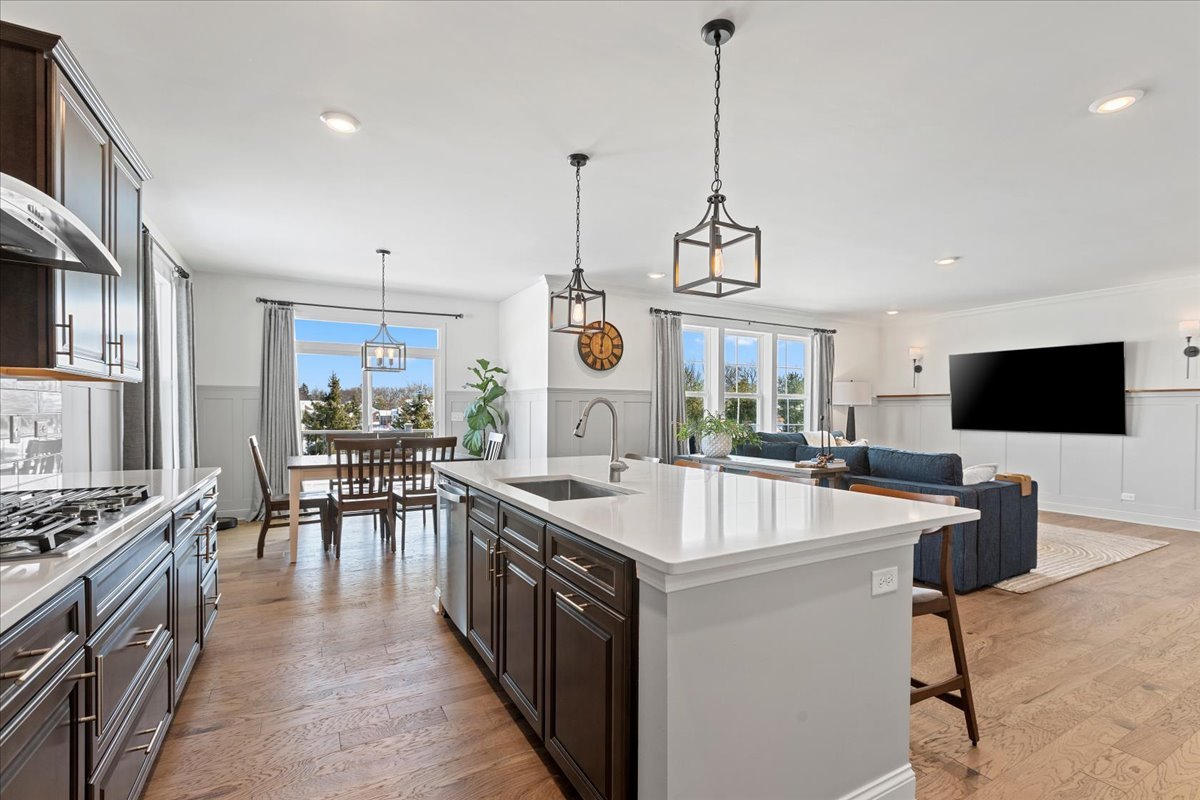 1069 Ardmoor Drive, Crystal Lake, IL 60012