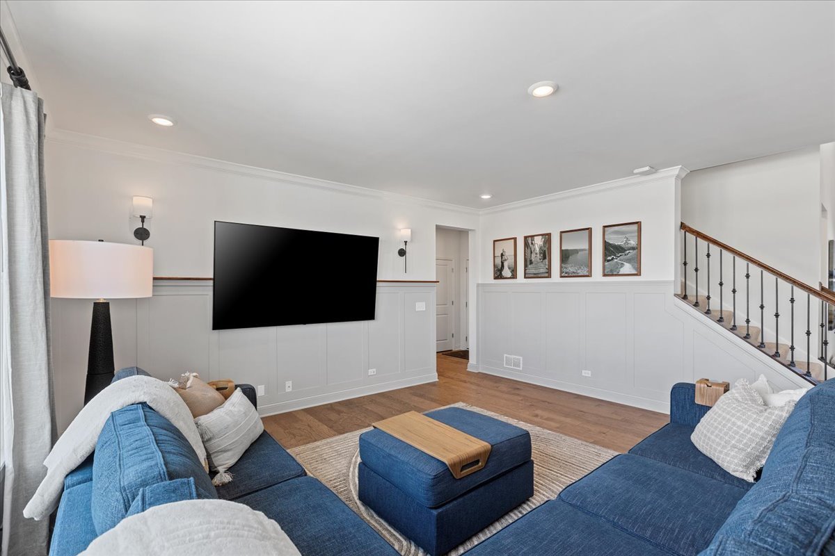 1069 Ardmoor Drive, Crystal Lake, IL 60012