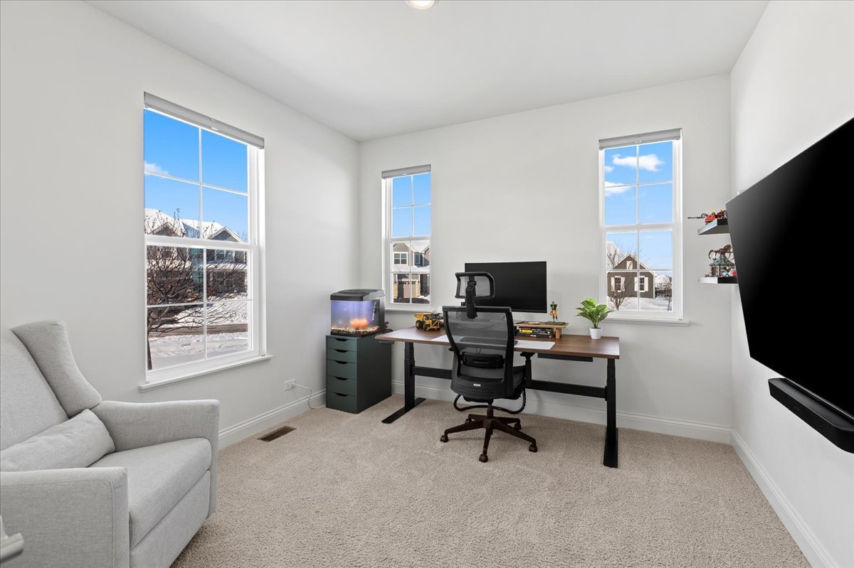 1069 Ardmoor Drive, Crystal Lake, IL 60012