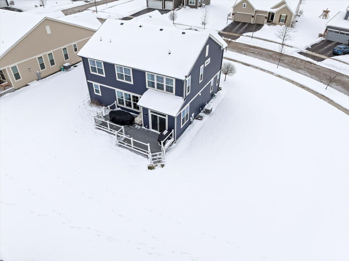 1069 Ardmoor Drive, Crystal Lake, IL 60012