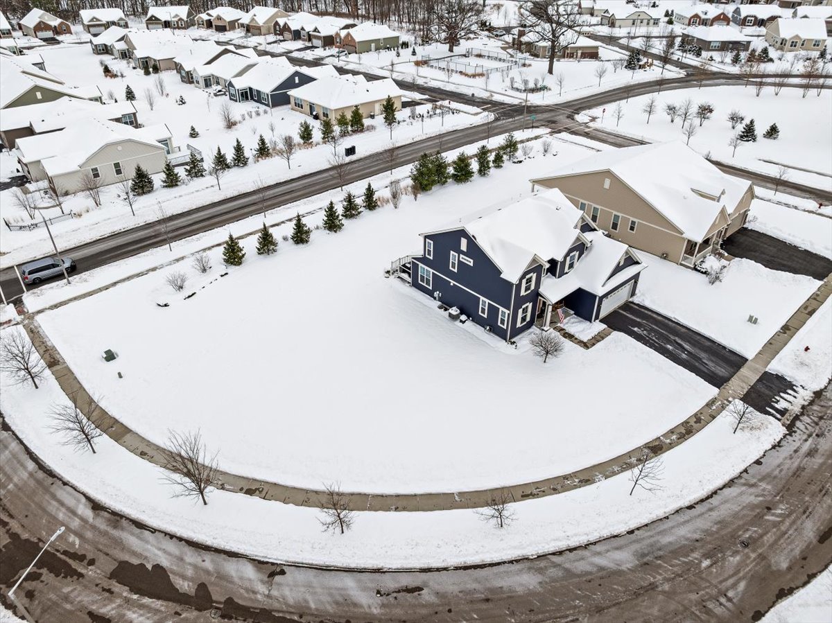 1069 Ardmoor Drive, Crystal Lake, IL 60012