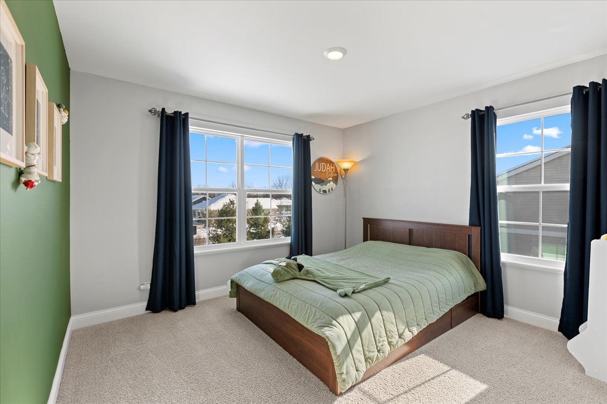 1069 Ardmoor Drive, Crystal Lake, IL 60012