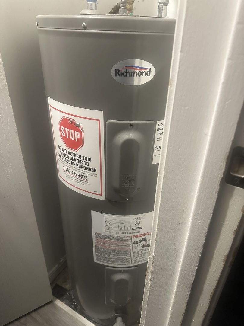 1955 N Hicks Road #105, Palatine, IL 60074