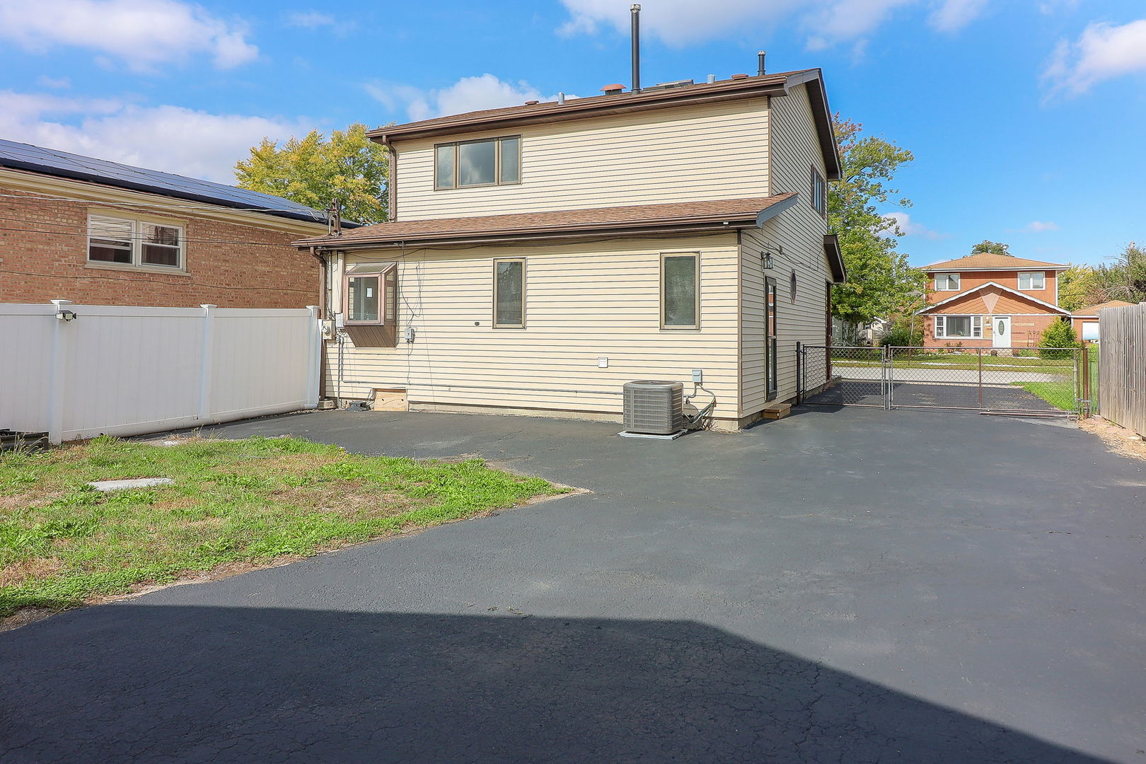 5907 W 89TH Street, Oak Lawn, IL 60453