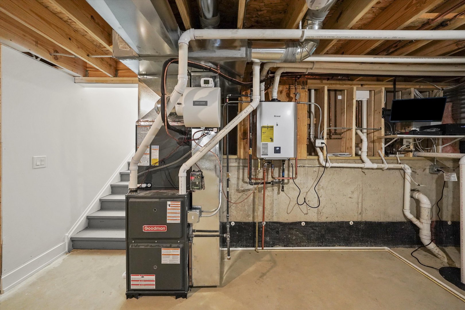 8015 S 85th Avenue, Justice, IL 60458