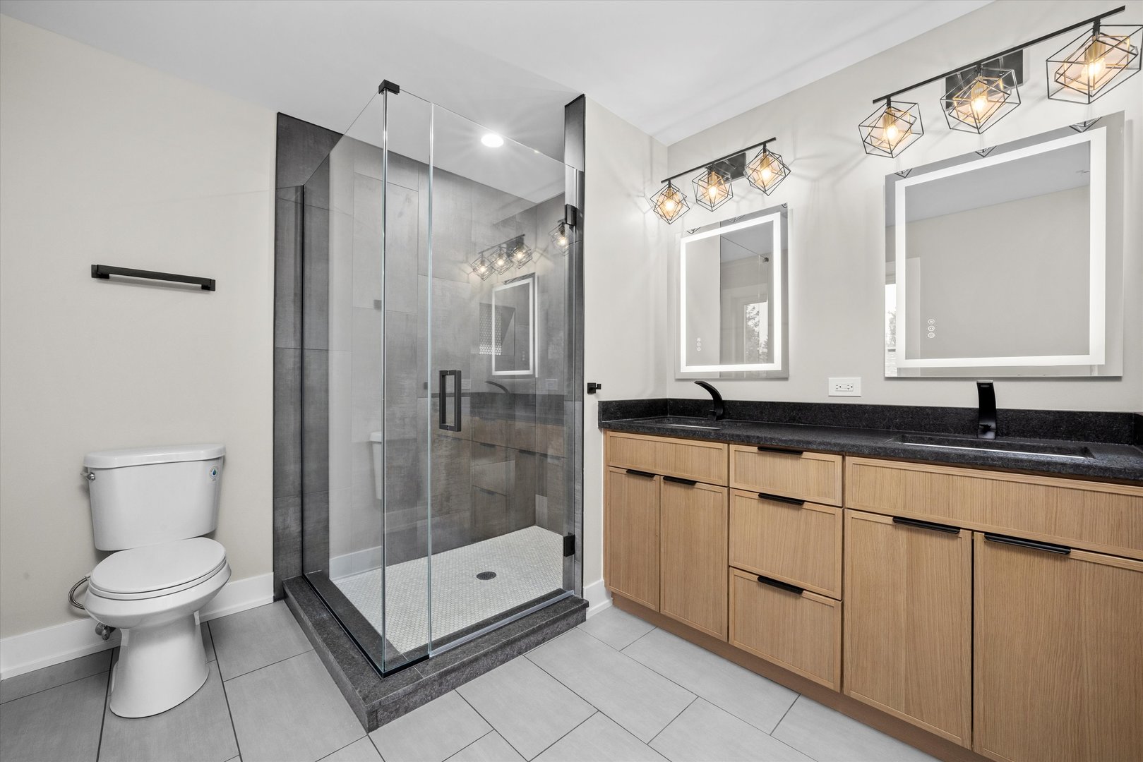 8015 S 85th Avenue, Justice, IL 60458