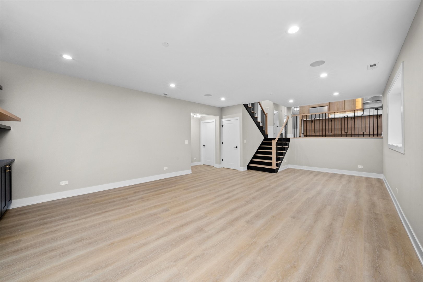 8015 S 85th Avenue, Justice, IL 60458