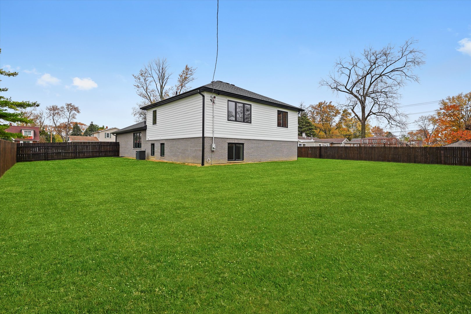 8015 S 85th Avenue, Justice, IL 60458