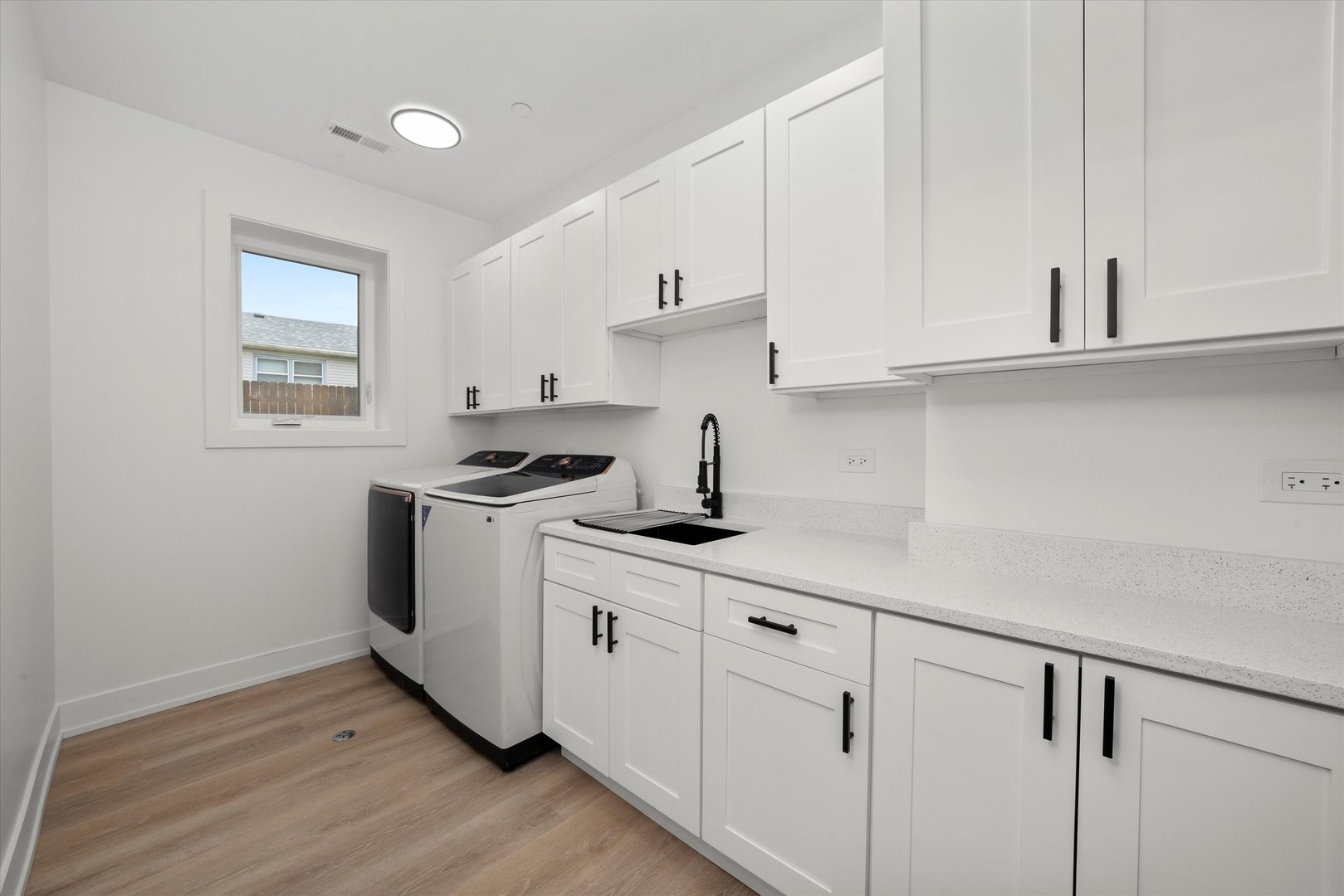 8015 S 85th Avenue, Justice, IL 60458