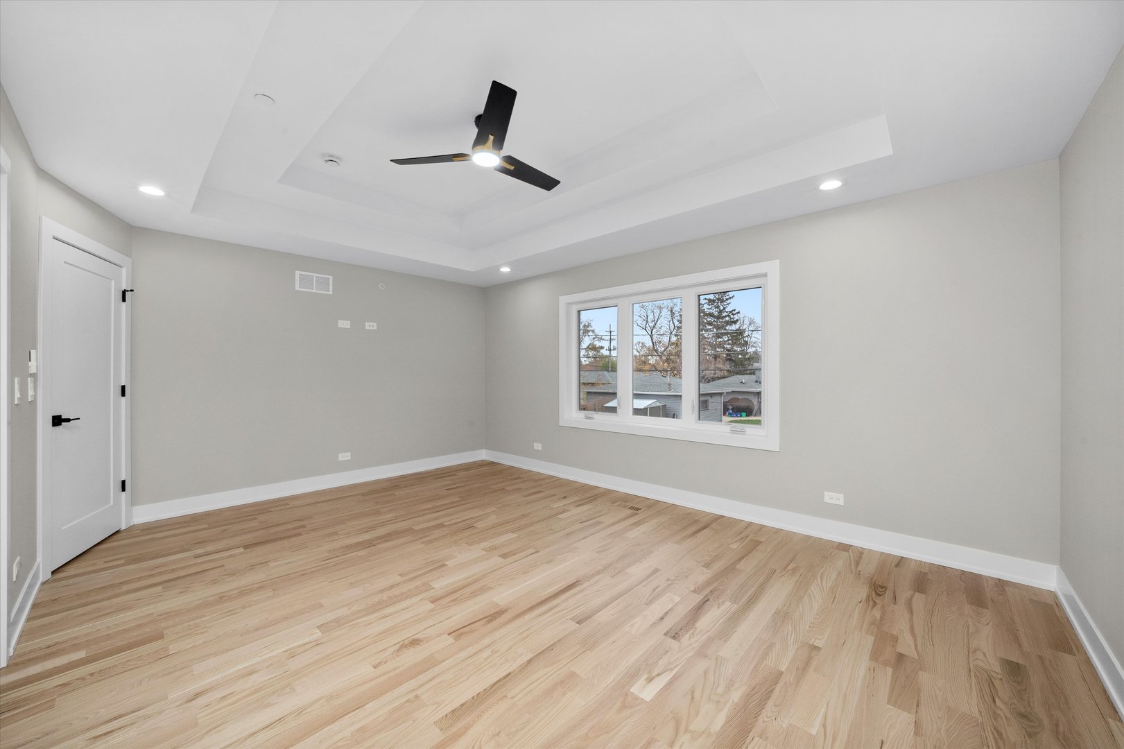 8015 S 85th Avenue, Justice, IL 60458