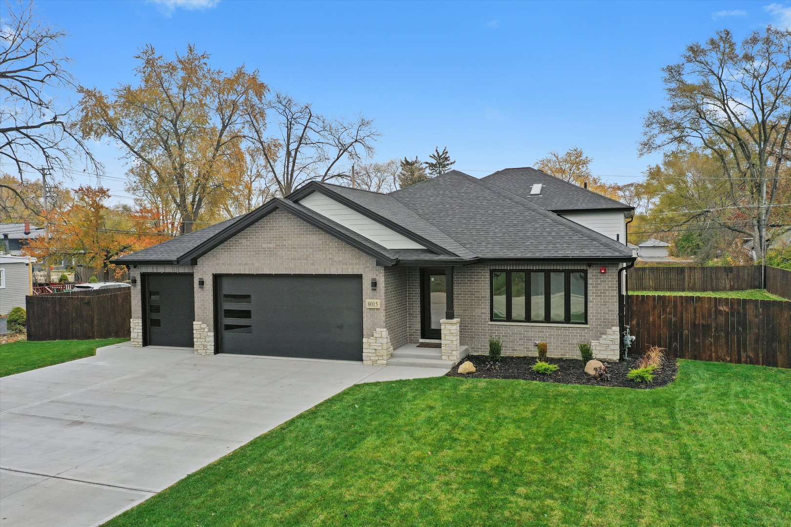 8015 S 85th Avenue, Justice, IL 60458