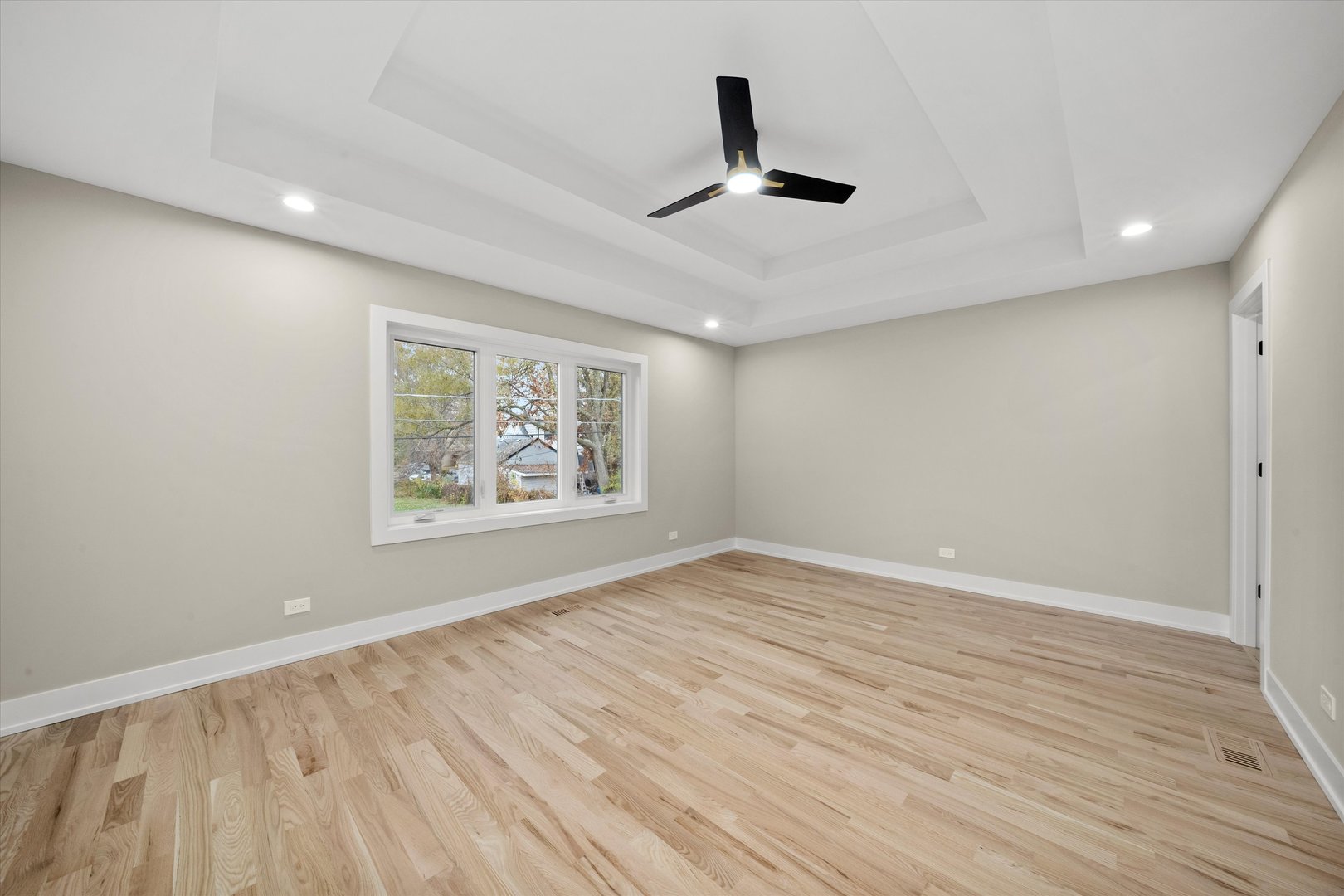 8015 S 85th Avenue, Justice, IL 60458