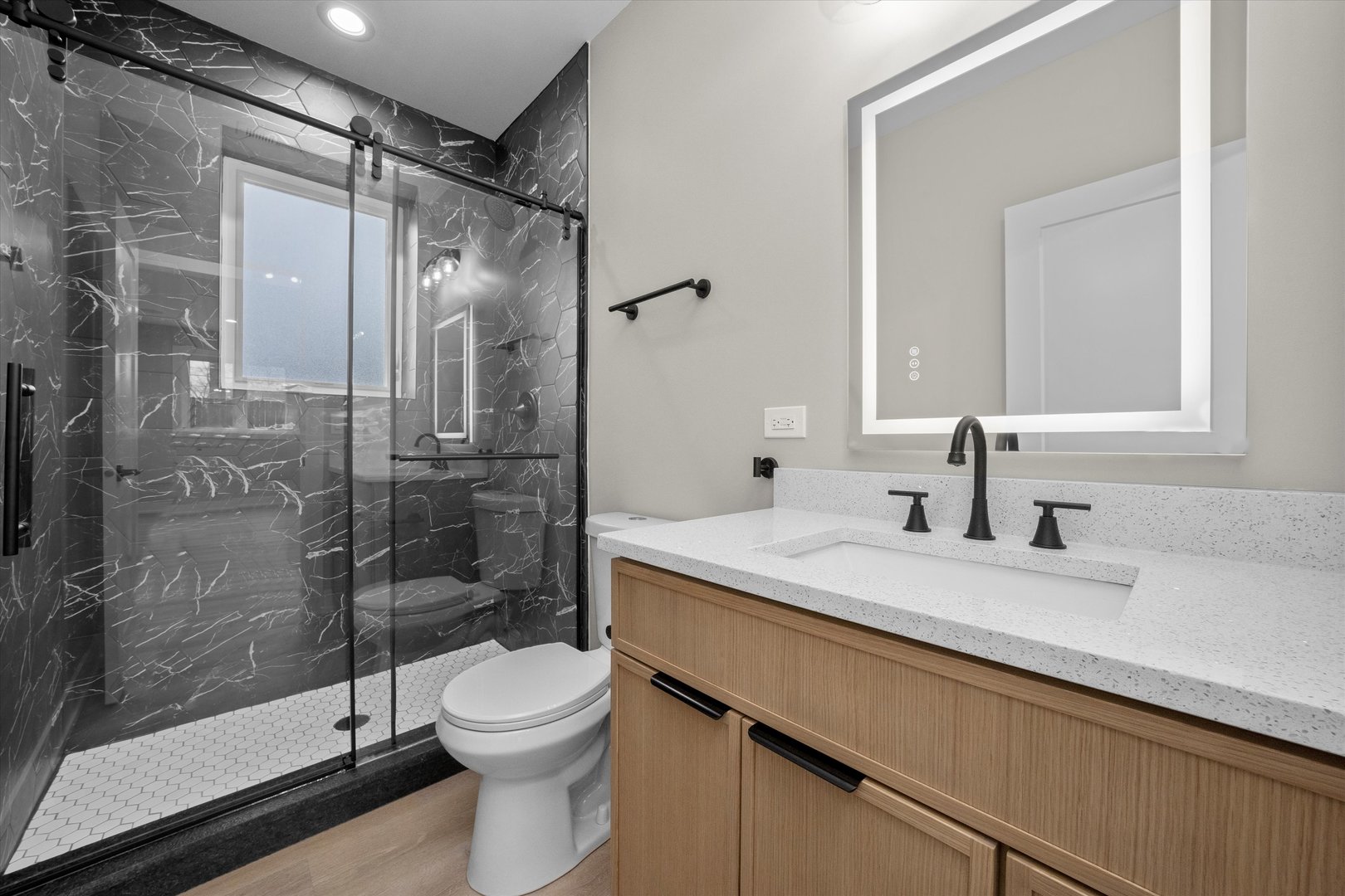 8015 S 85th Avenue, Justice, IL 60458