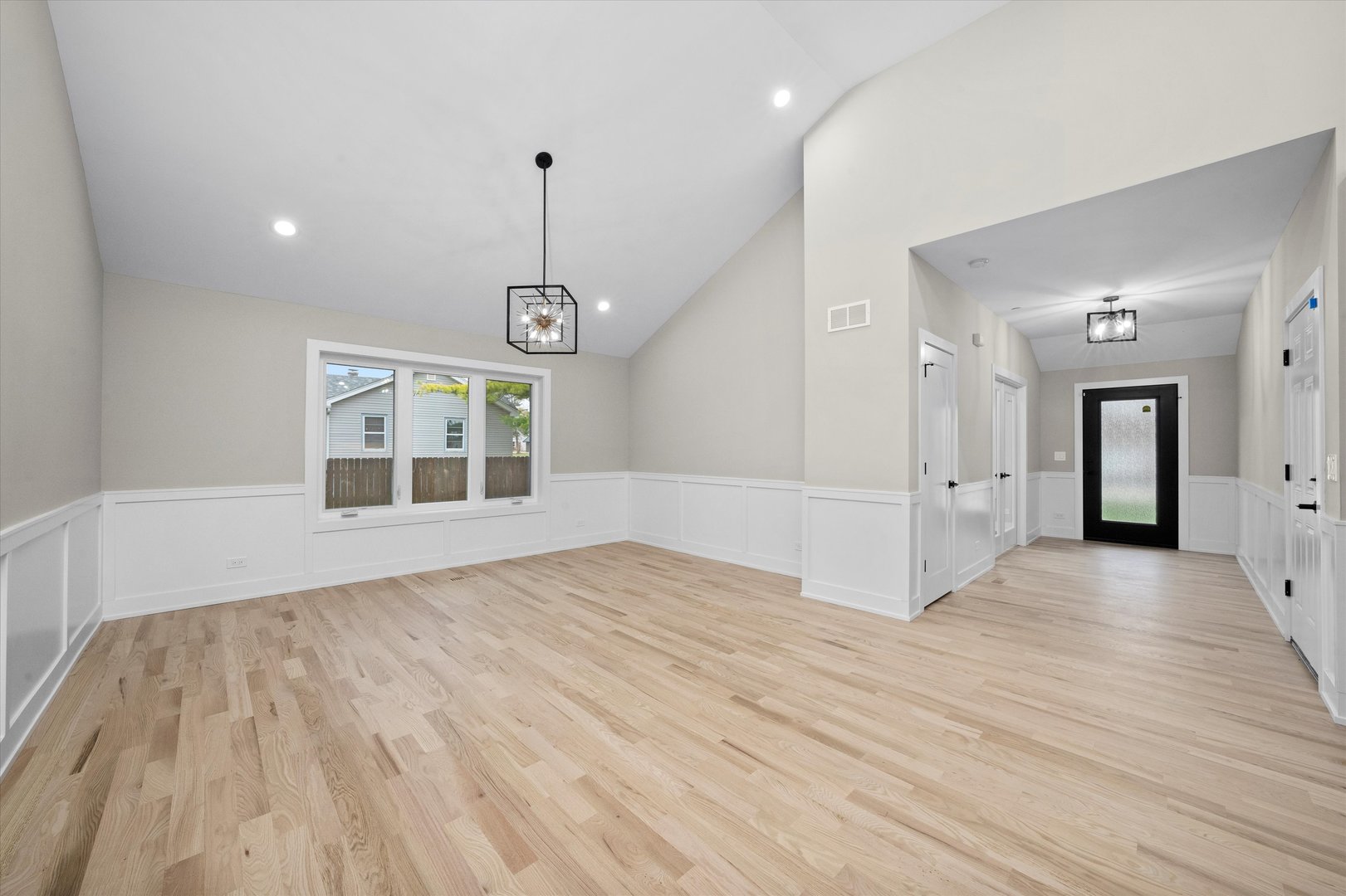 8015 S 85th Avenue, Justice, IL 60458