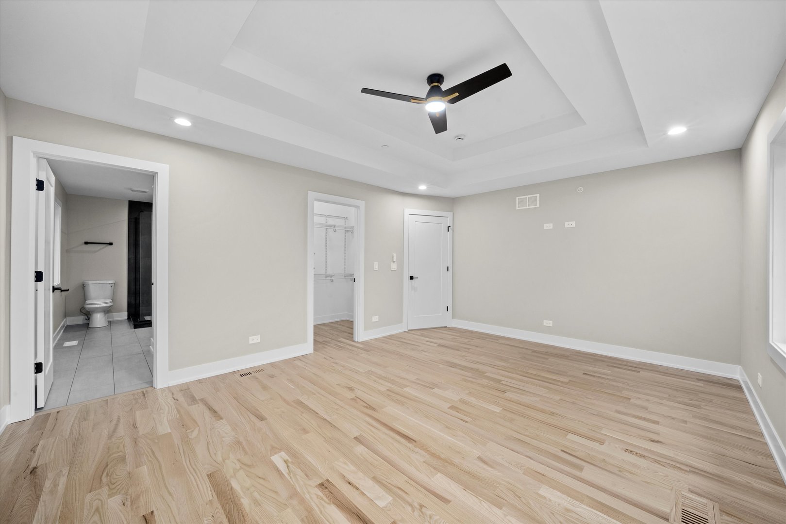 8015 S 85th Avenue, Justice, IL 60458