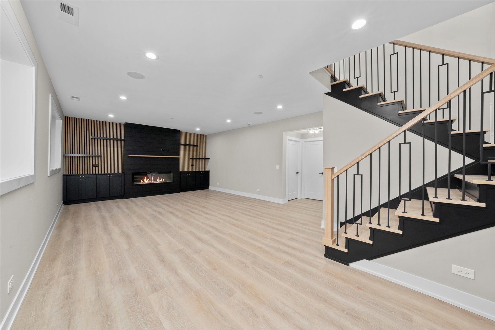 8015 S 85th Avenue, Justice, IL 60458