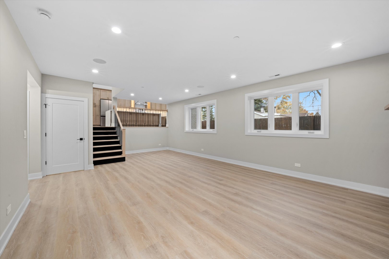 8015 S 85th Avenue, Justice, IL 60458