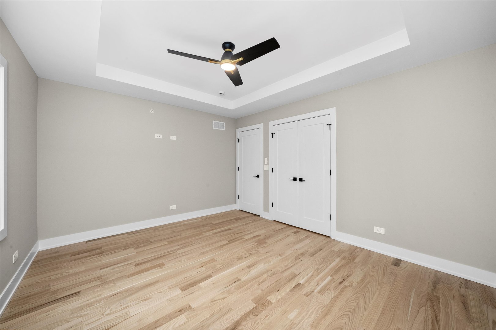 8015 S 85th Avenue, Justice, IL 60458