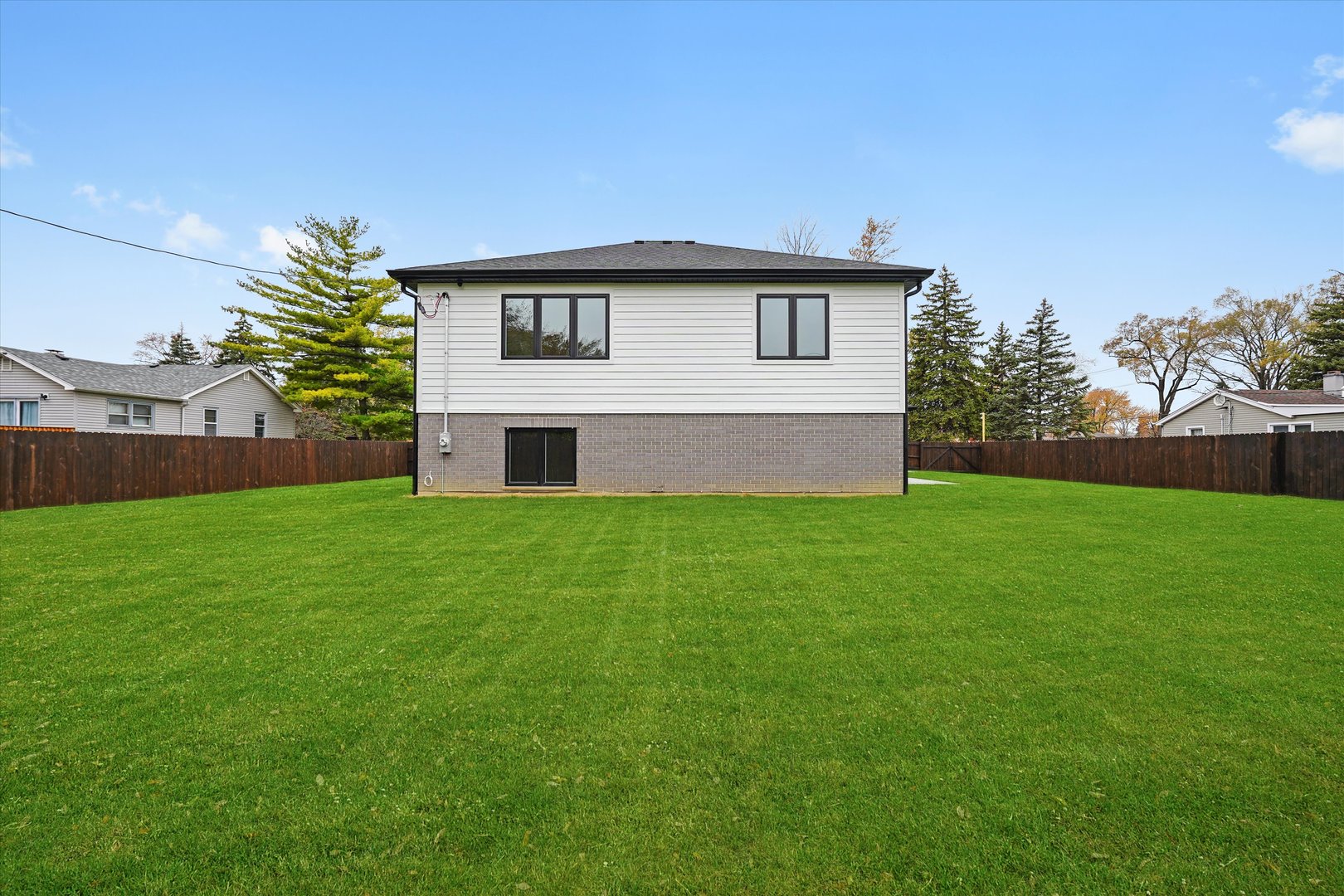 8015 S 85th Avenue, Justice, IL 60458