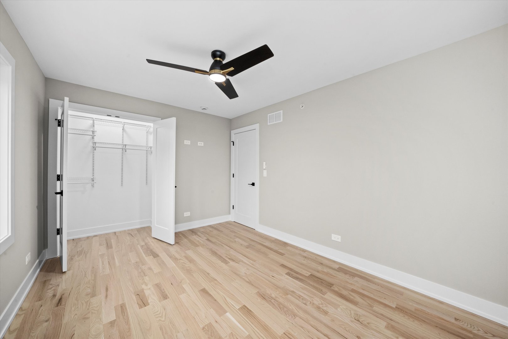 8015 S 85th Avenue, Justice, IL 60458