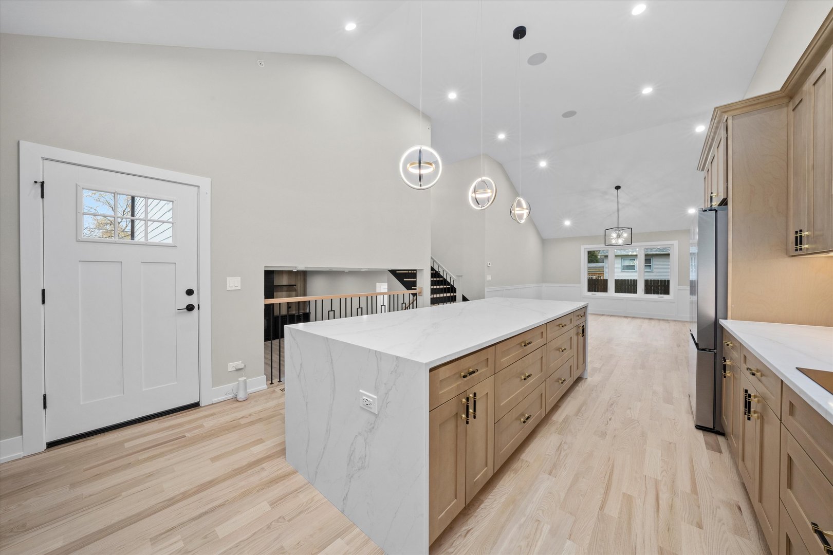 8015 S 85th Avenue, Justice, IL 60458