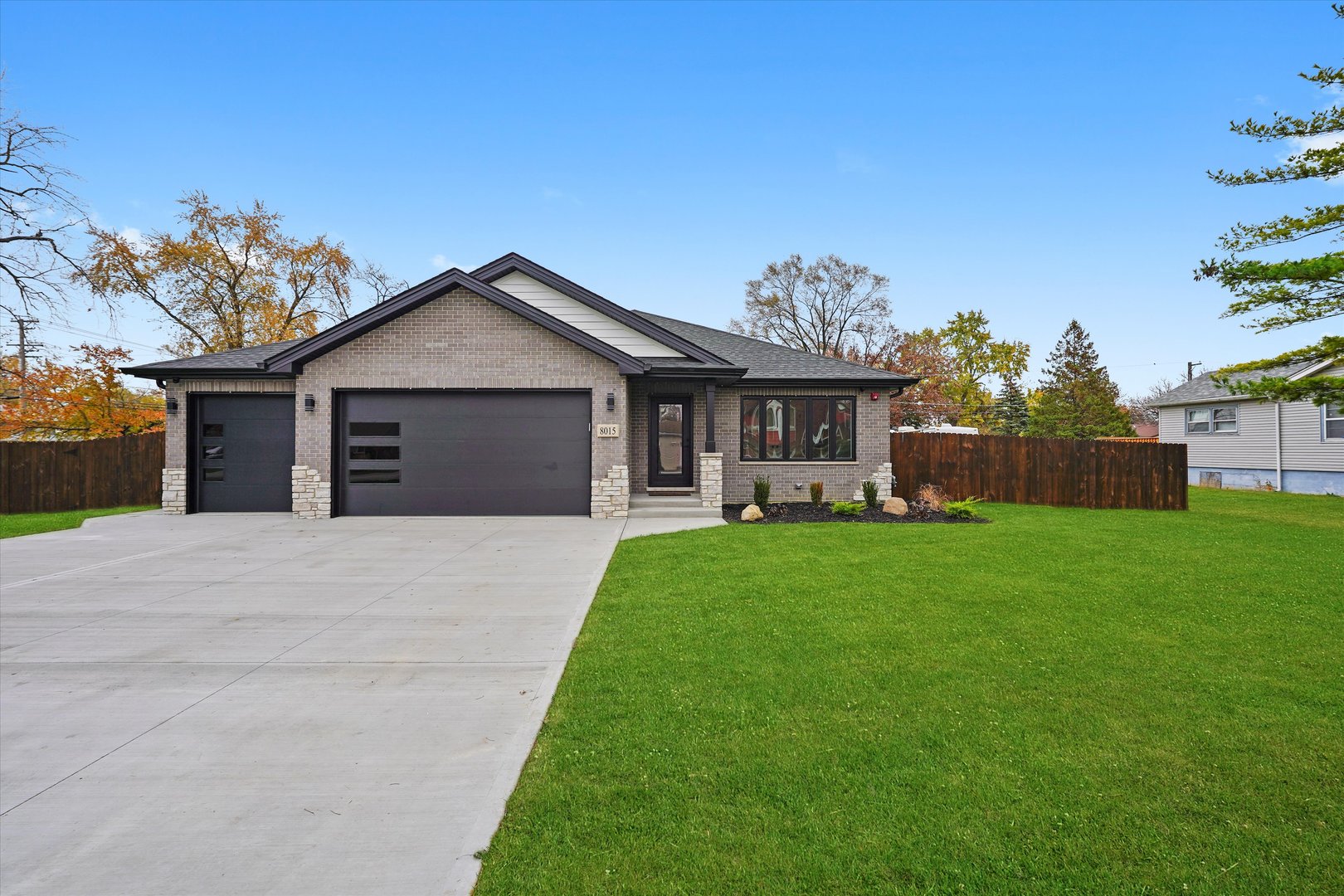 8015 S 85th Avenue, Justice, IL 60458