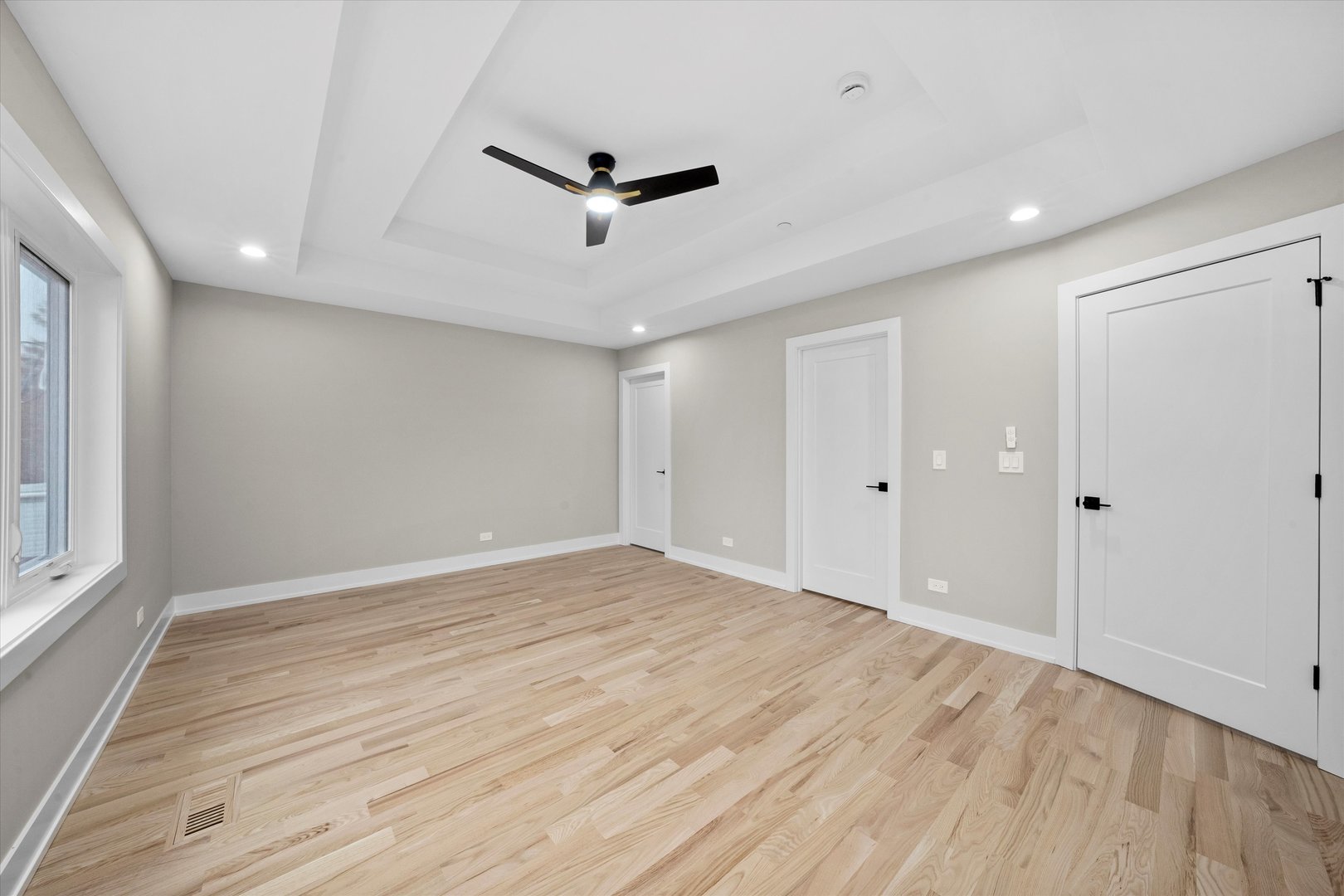 8015 S 85th Avenue, Justice, IL 60458