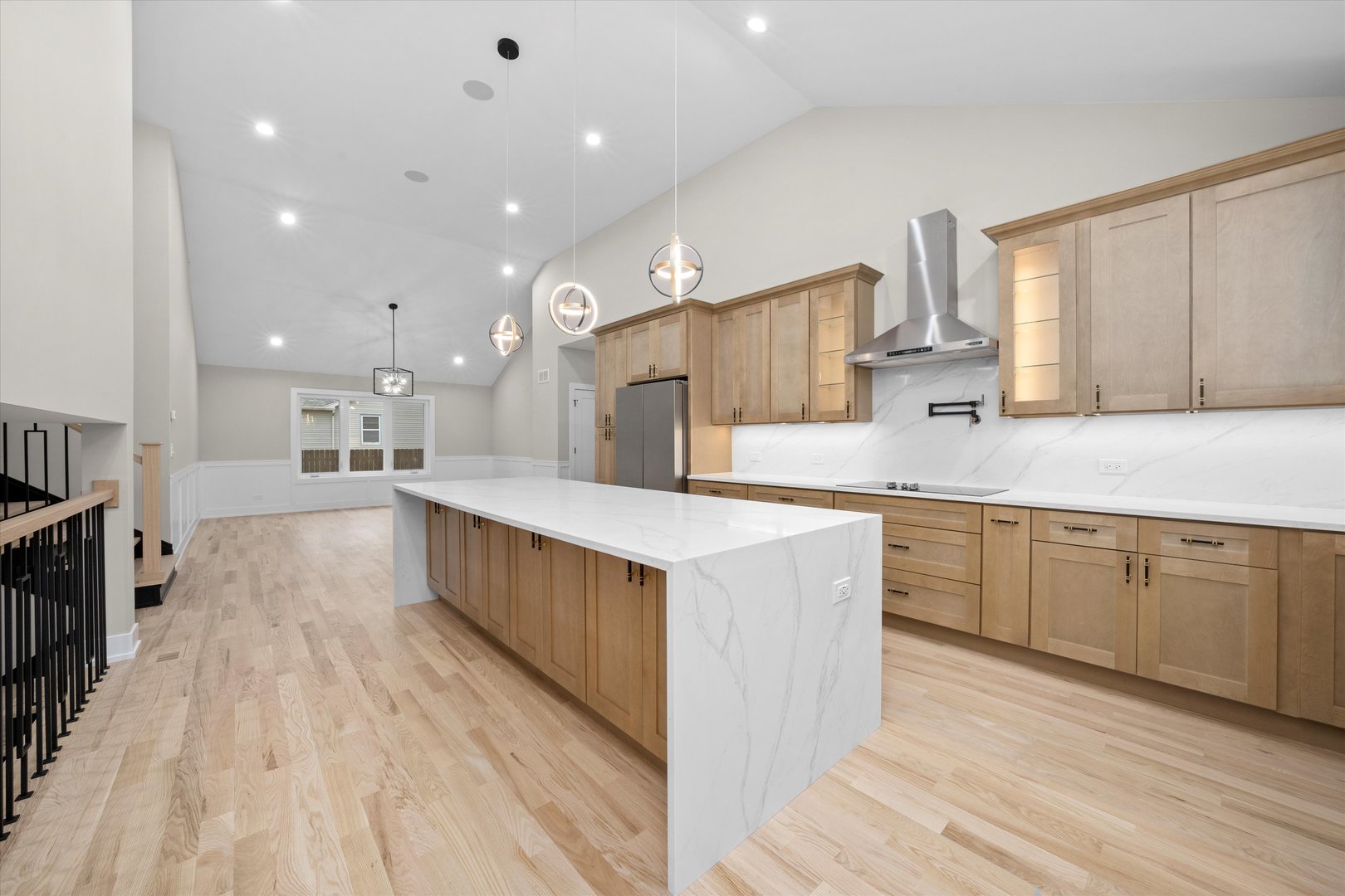 8015 S 85th Avenue, Justice, IL 60458